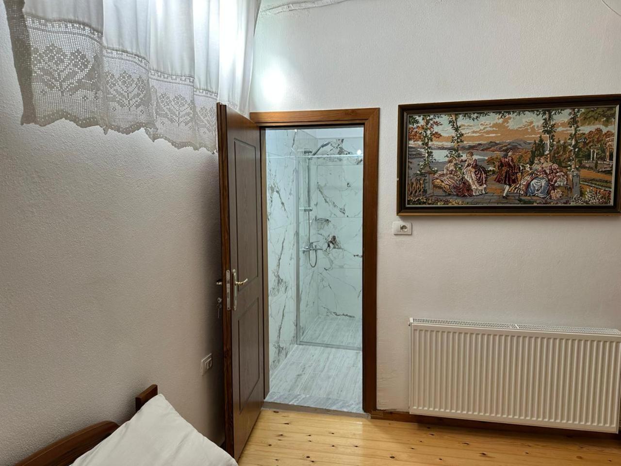 Guest House Memushi Гірокастра Екстер'єр фото