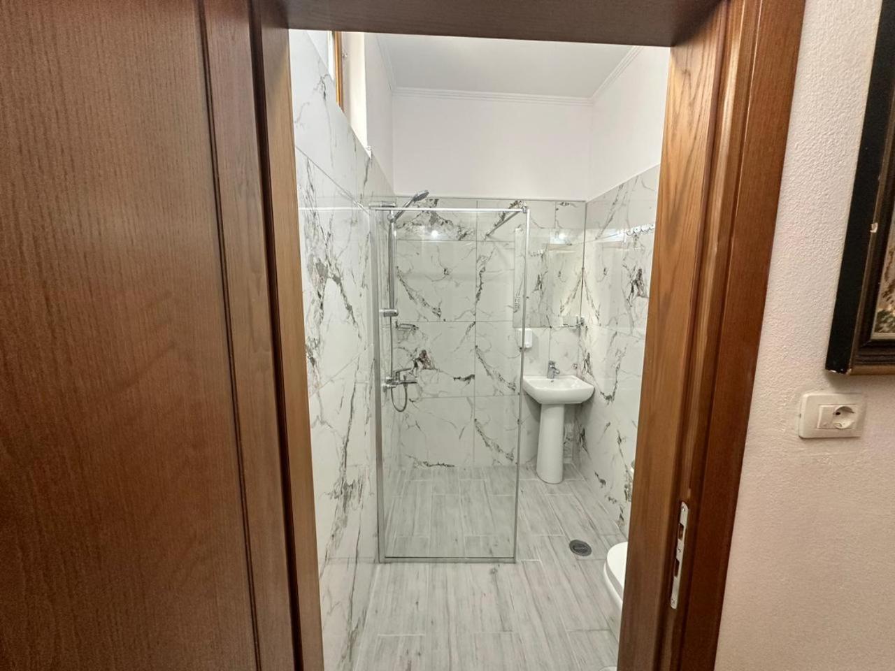 Guest House Memushi Гірокастра Екстер'єр фото