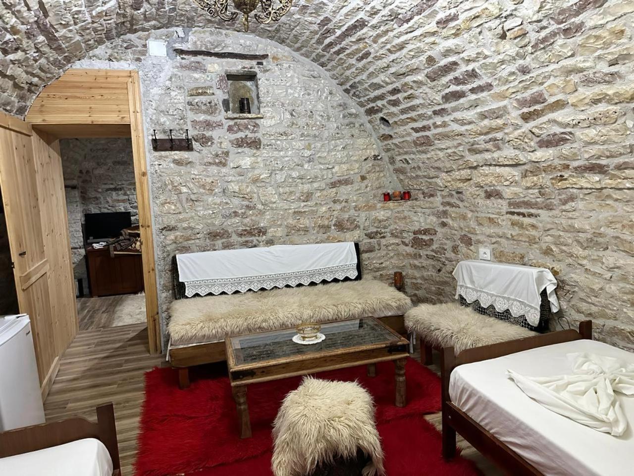 Guest House Memushi Гірокастра Екстер'єр фото