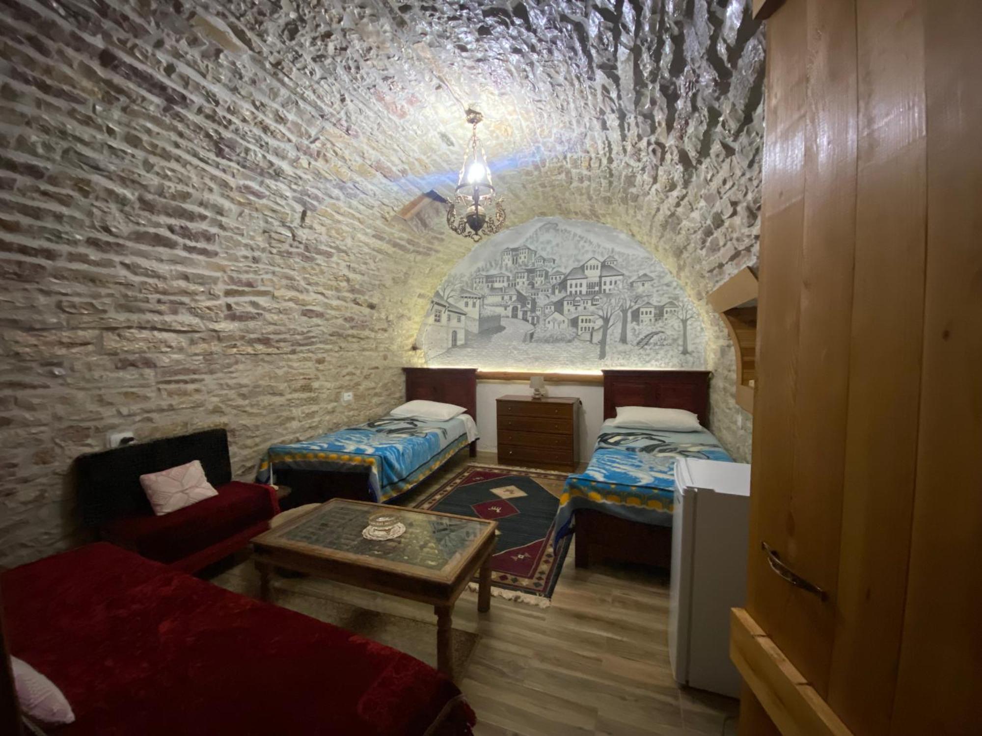 Guest House Memushi Гірокастра Екстер'єр фото