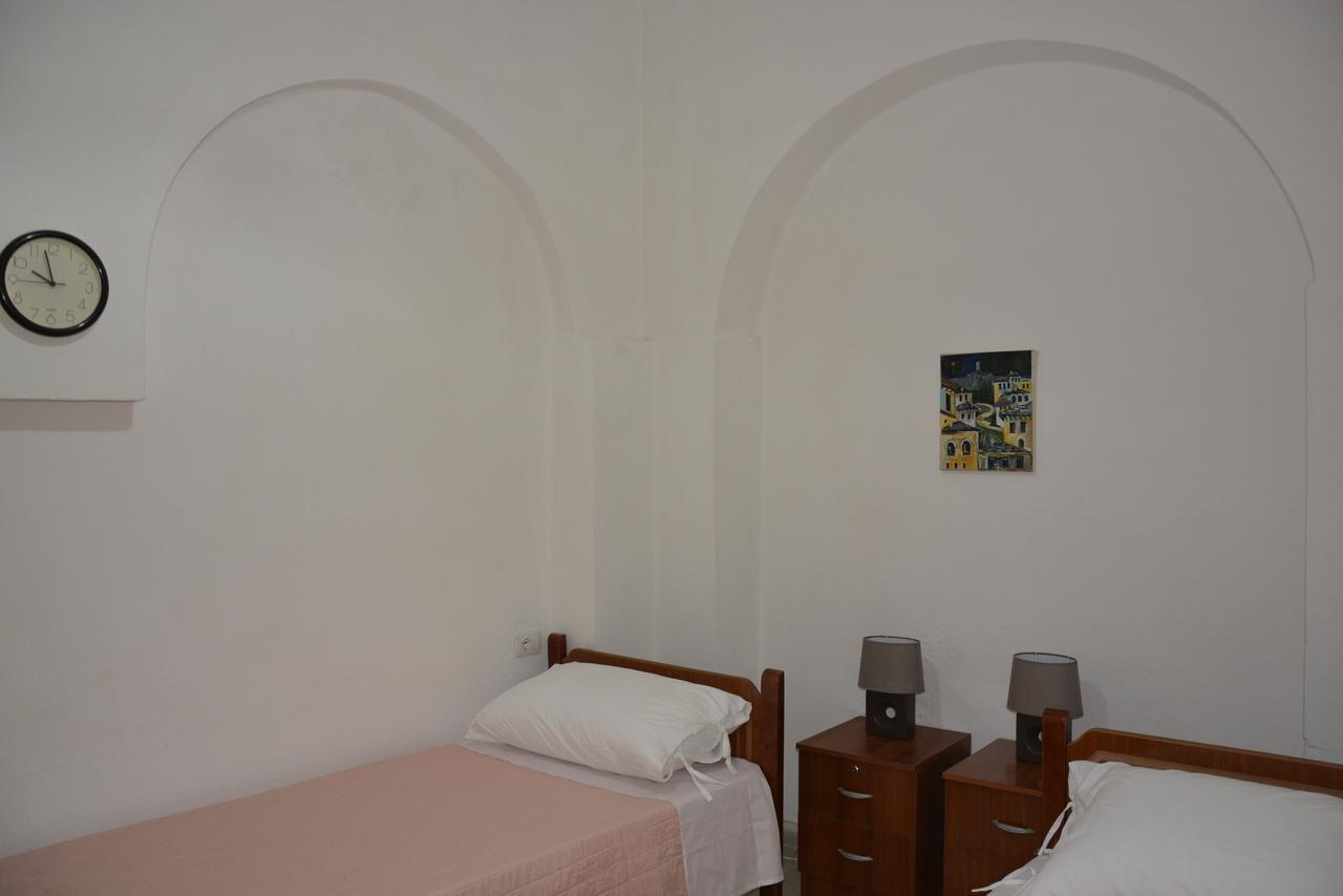 Guest House Memushi Гірокастра Екстер'єр фото