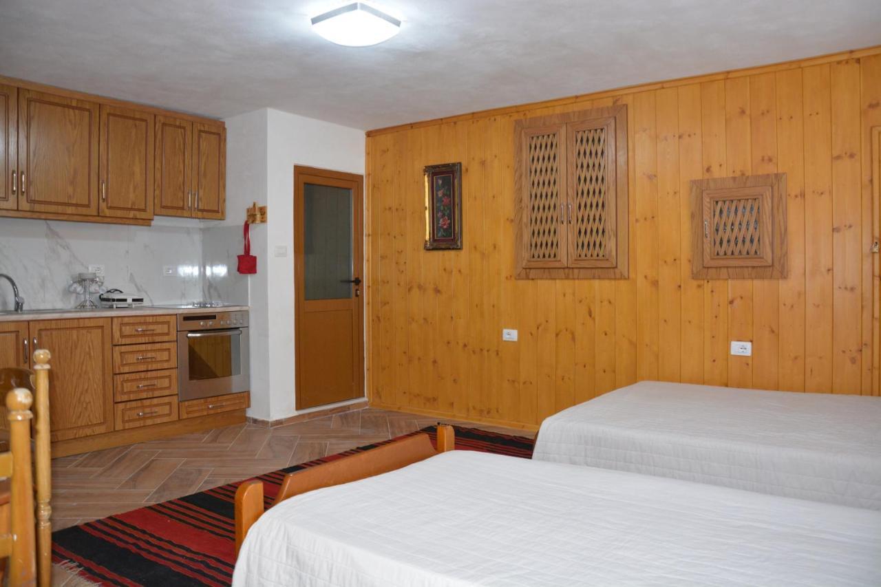 Guest House Memushi Гірокастра Екстер'єр фото